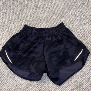 hotty hot low rise short 4" in camo deep coal